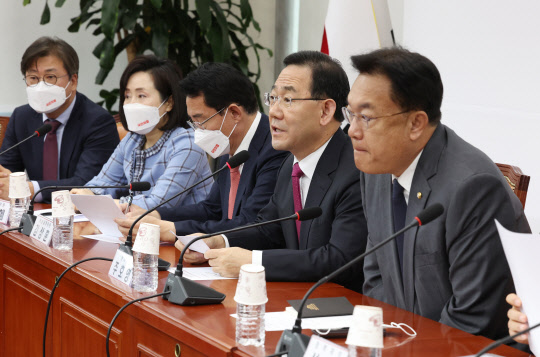 주호영 국민의힘 원내대표가 21일 오전 서울 여의도 국회 본관에서 열린 당 비상대책위원회의에서 발언하고 있다.<연합뉴스>